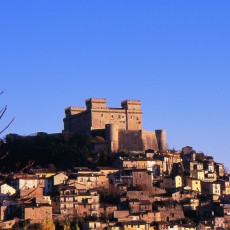 Scorcio sul borgo di Celano con vista sul castello