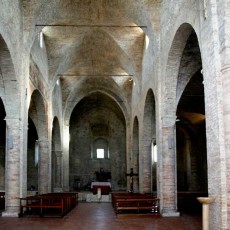 Interno della chiesa appartenente all'abbazia