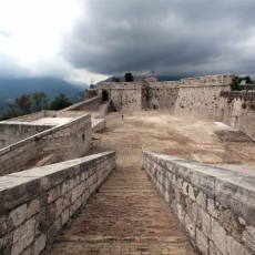 Uno dei camminamenti interni alla fortezza